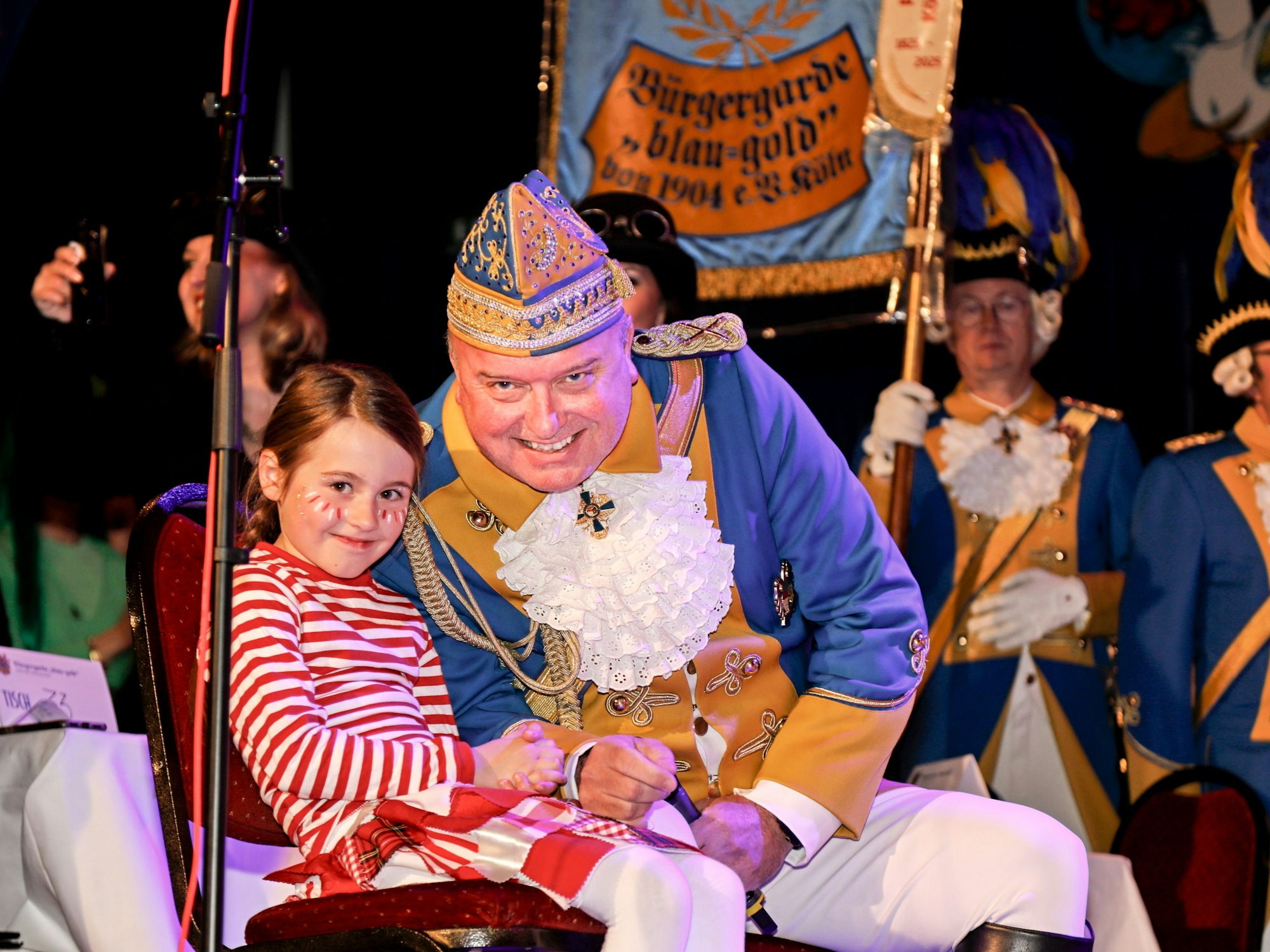 Markus Wallpott mit der kleinen Anna.