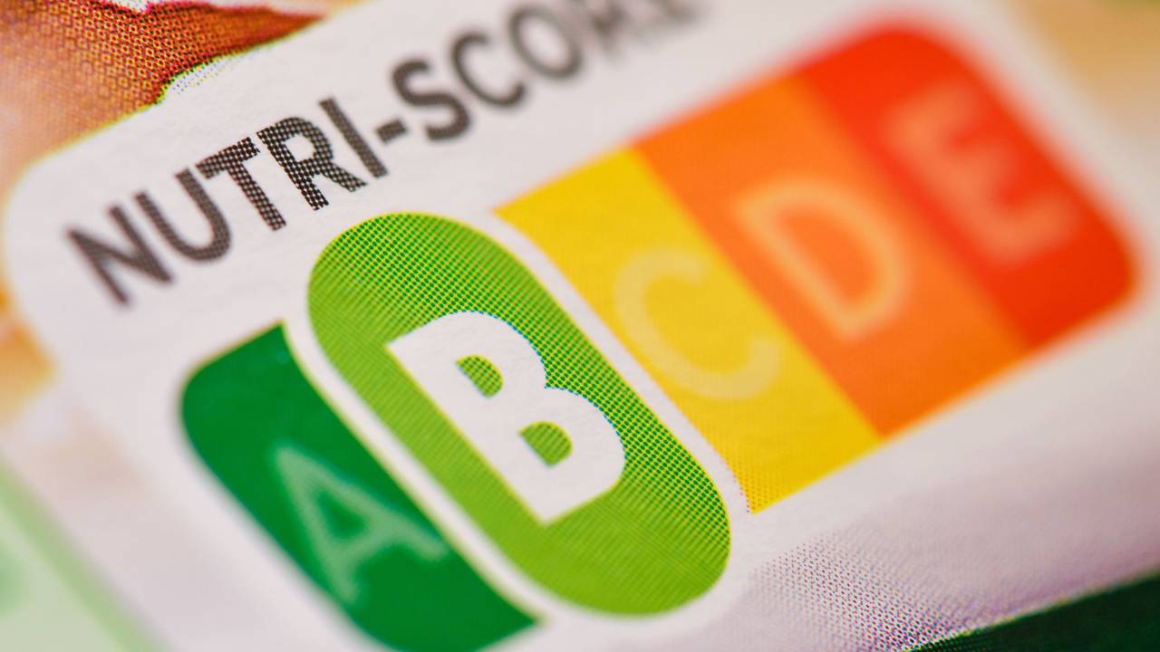 Das Foto zeigt eine Verpackung mit Nutri-Score.