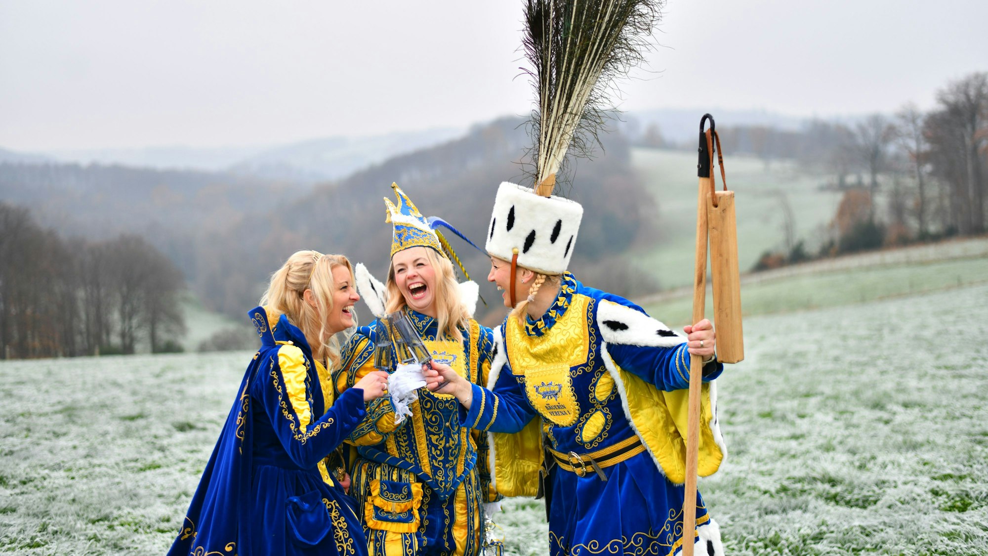 Das weibliche Dreigestirn aus Eikamp (Oberodenthal) bei einem Fotoshooting.