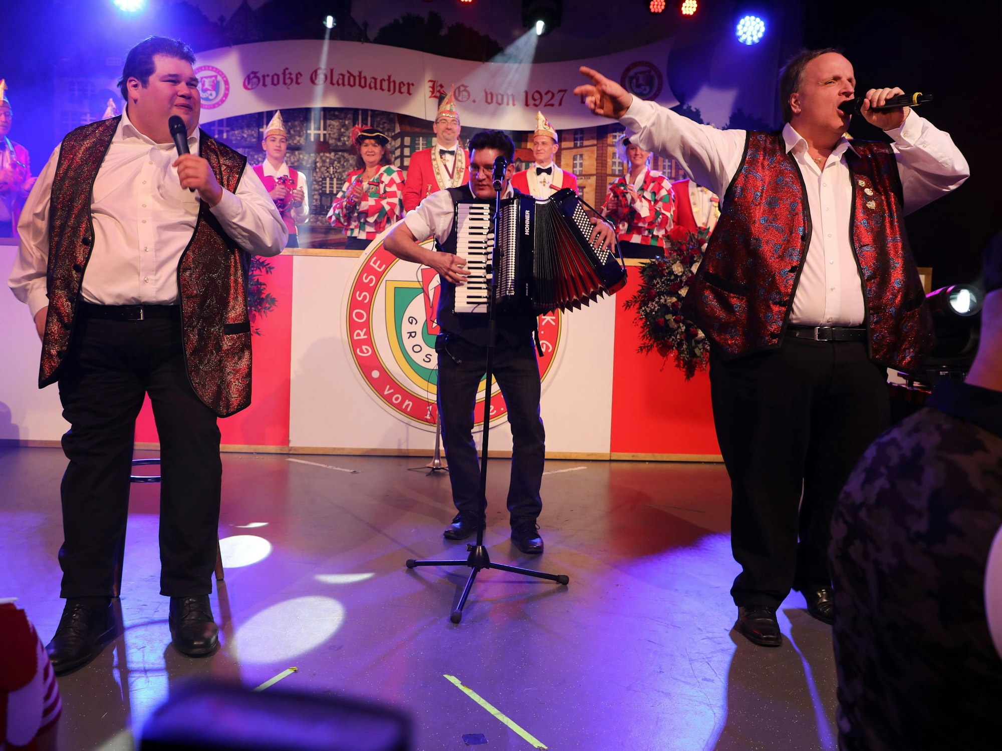 Die Flöckchen singen auf der Bühne