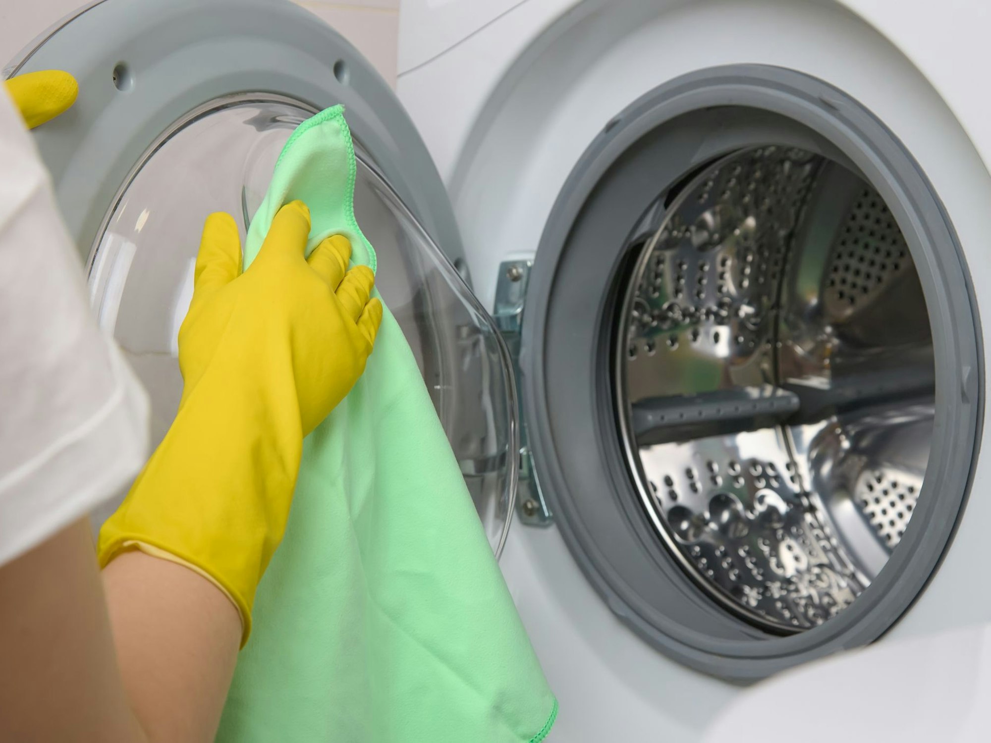Waschmaschine reinigen.