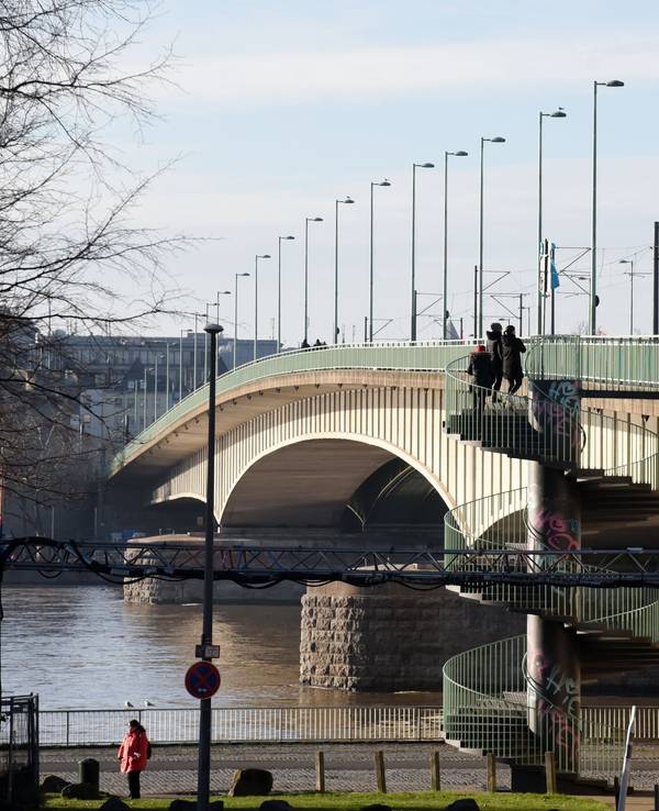 Blick auf die Deutzer Brücke in Köln