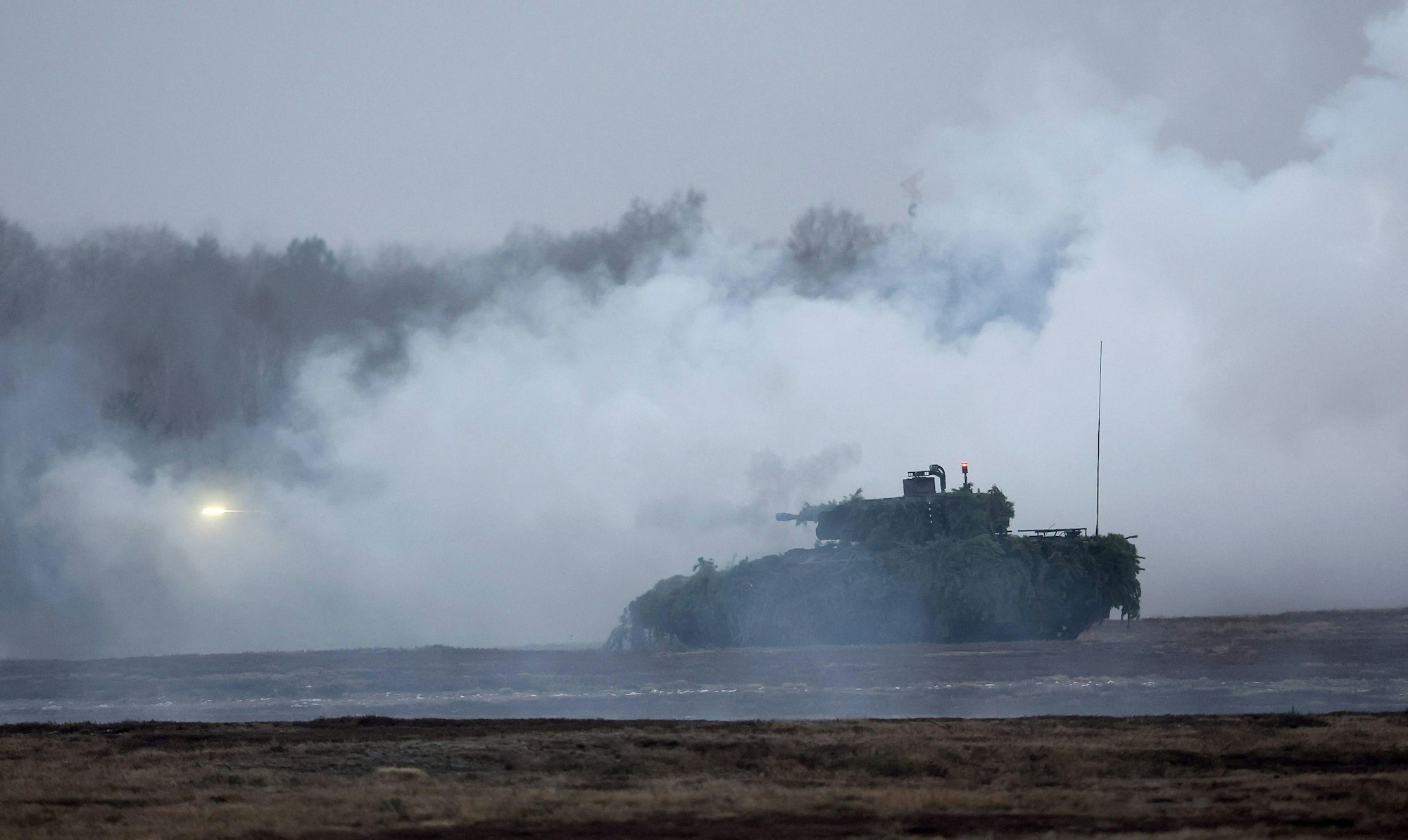 Ein Puma-Schützenpanzer bei einer Übung am 26. Januar 2023 in Altengrabow.