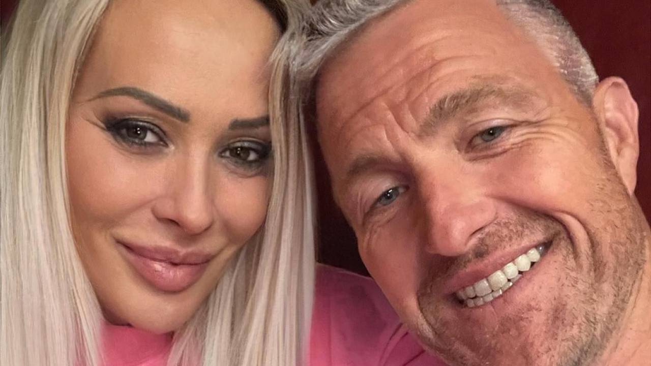 Cora und Ralf Schumacher posieren auf einem gemeinsamen Selfie.