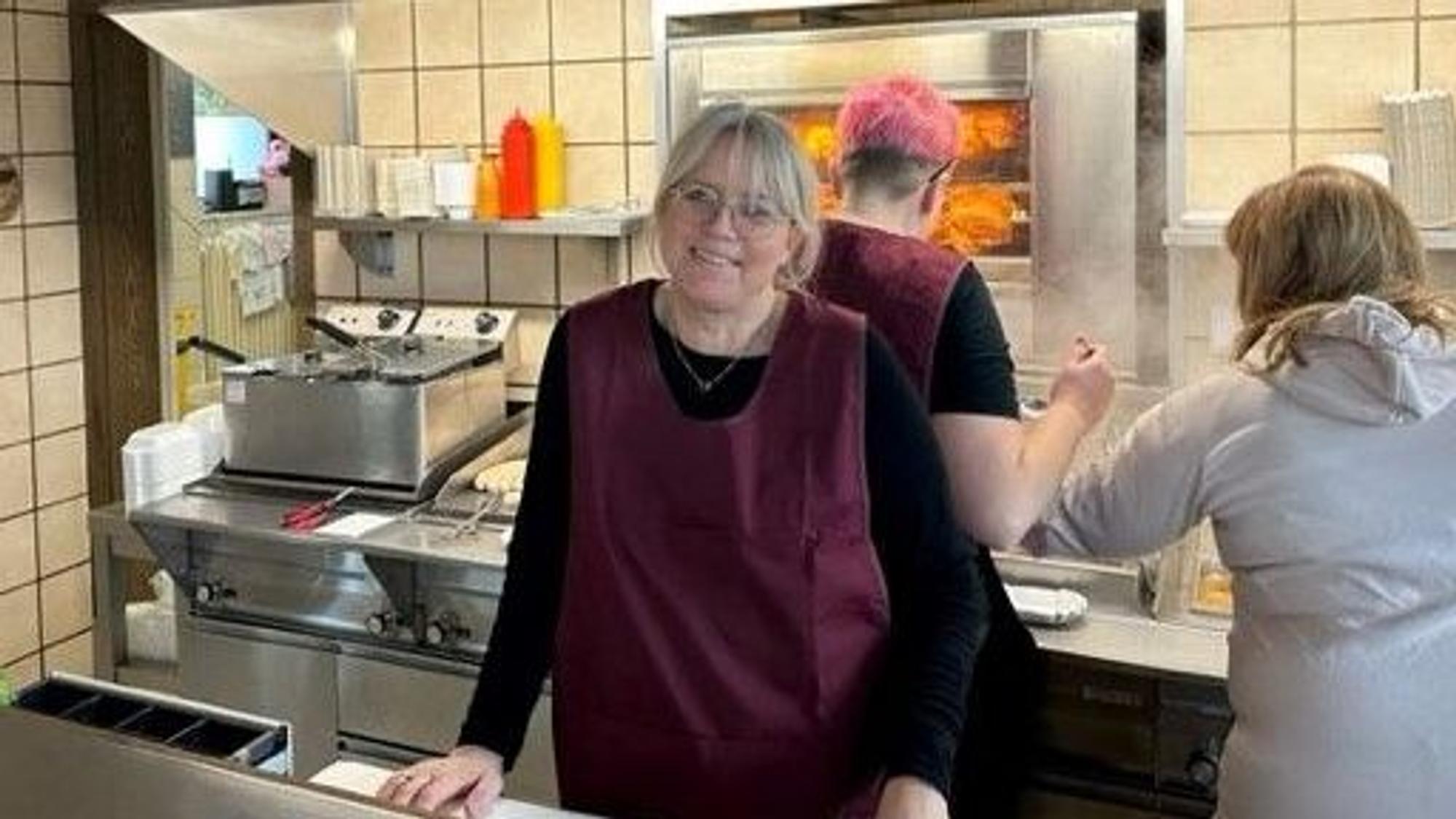 Inhaberin Sonja Grell am 1. Februar in der Paffrather Frittenbude.