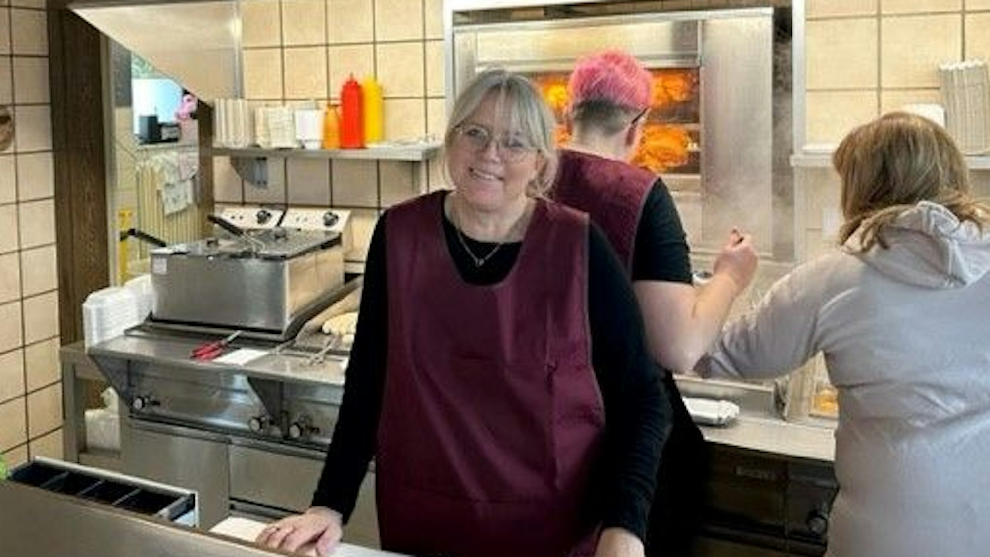 Inhaberin Sonja Grell am 1. Februar in der Paffrather Frittenbude.