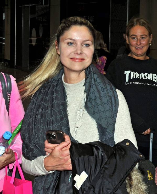 RTL - Dschungelcamp 2023. Peter Klein , Yvonne Woelke und Charlotte Haak anläßlich der Ankunft der Kandidaten der RTL - Sendung Ich bin ein Star - holt mich hier raus vom Dschungel-Camp 2023 in Australien am 01.02.2023 auf dem Flughafen Frankfurt / Main.