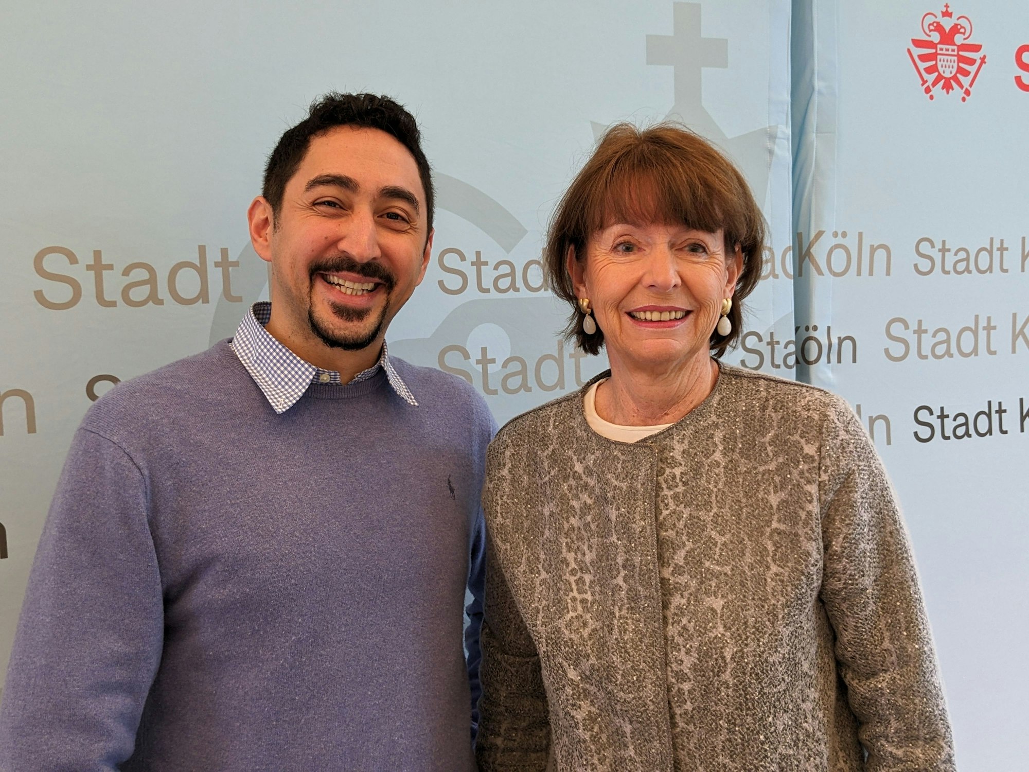 Rapper Eko Fresh gemeinsam mit Kölns OB Henriette Reker im Historischen Rathaus Kölns (Weißer Saal).
