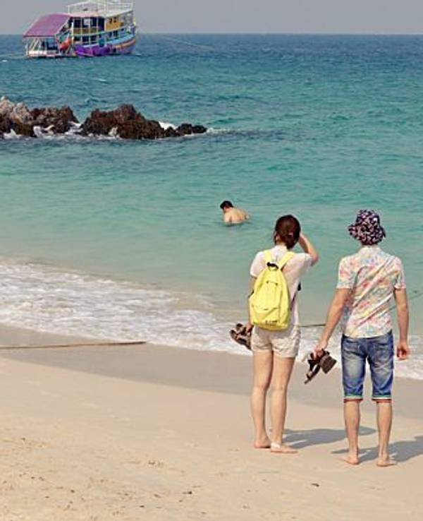 Urlauber an den Stränden von Koh Lan Island in Pattaya, Thailand.