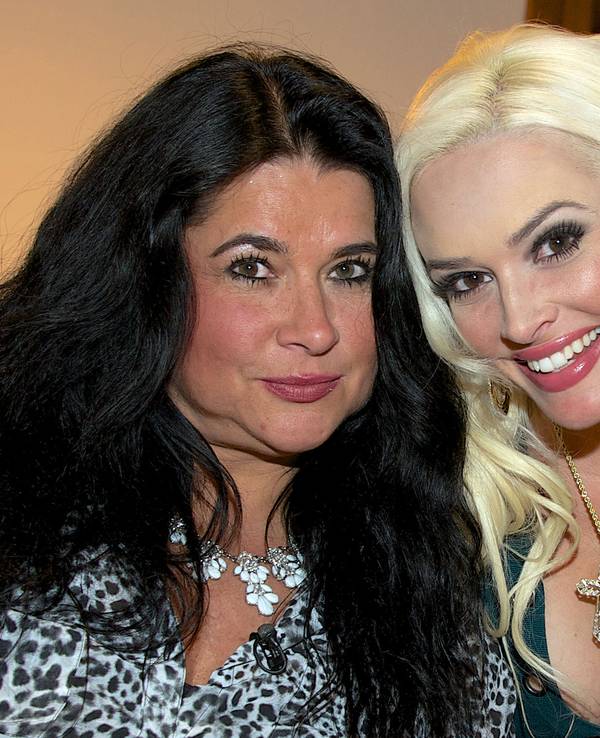 Daniela Katzenberger und ihre Mutter Iris Klein nach der Taufe von Katzenbergers Tochter Sophia.