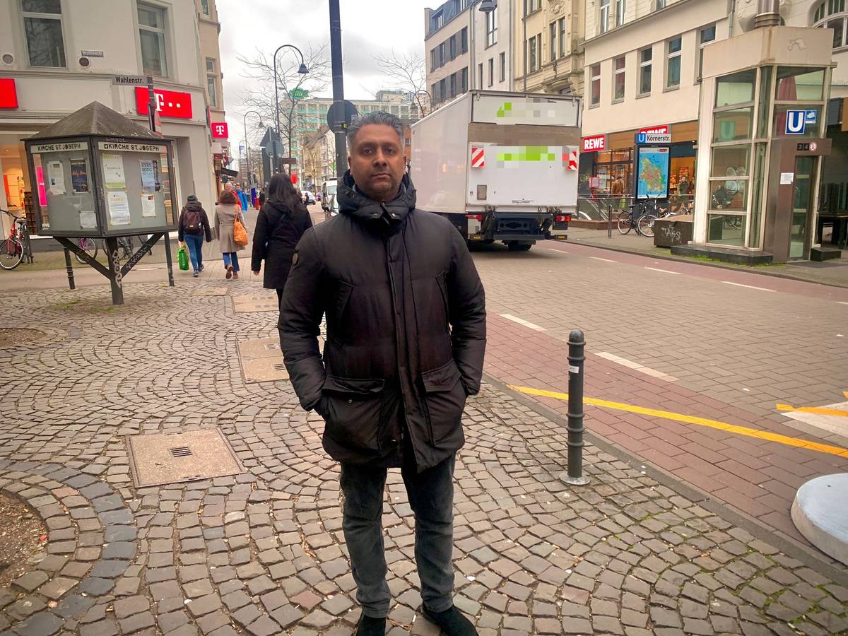 Gastronom Joel Vilangappara steht auf der Venloer Straße.