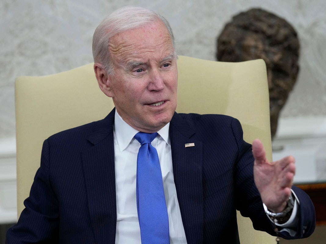 US-Präsident Joe Biden bei einem Treffen im Oval Office des Weißen Hauses am 2. Februar: Laut Medienbericht soll Biden Moskau ein brisantes Ukraine-Angebot unterbreitet haben. Washington hat dies dementiert.