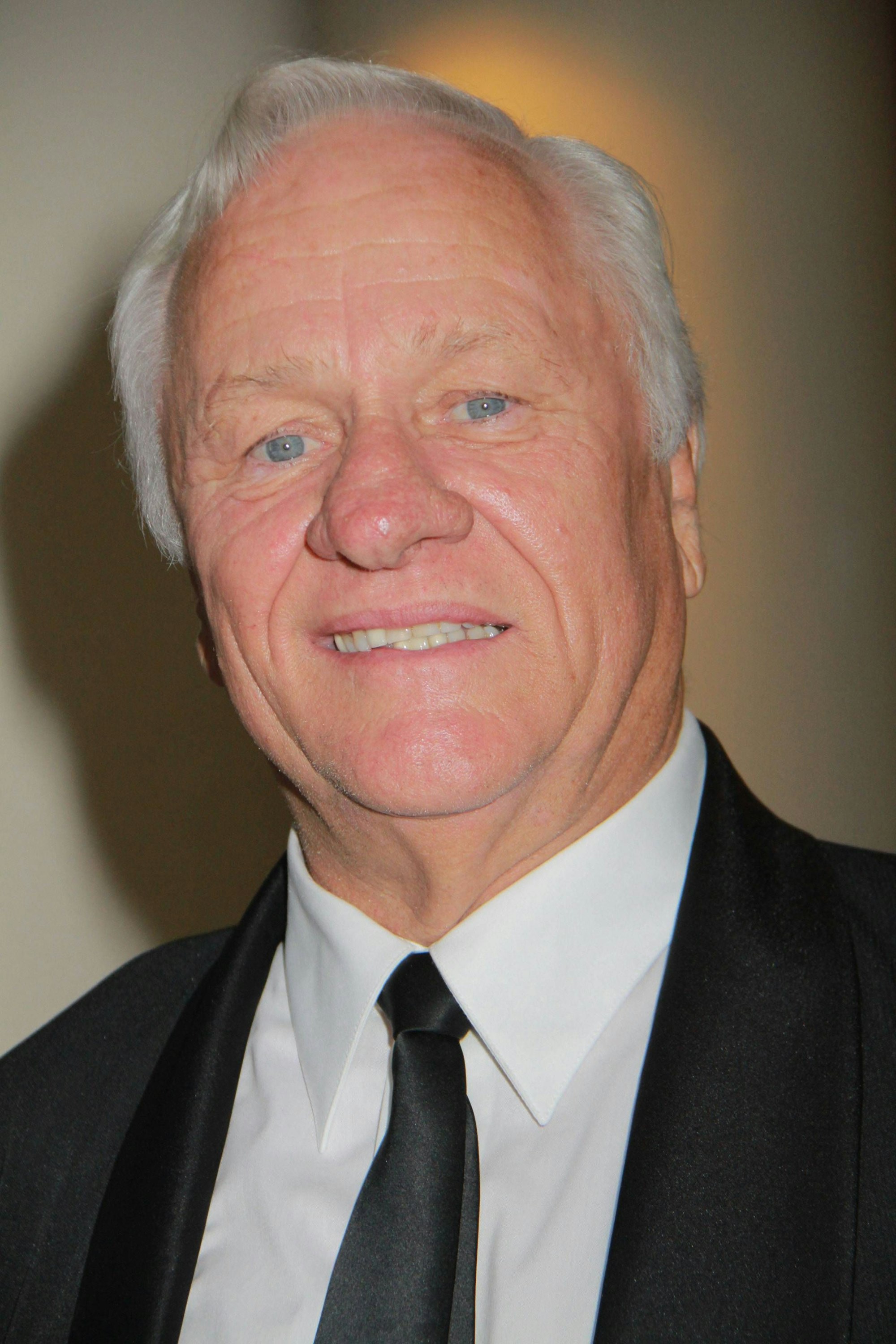 George P. Wilbur mit Hemd und Krawatte