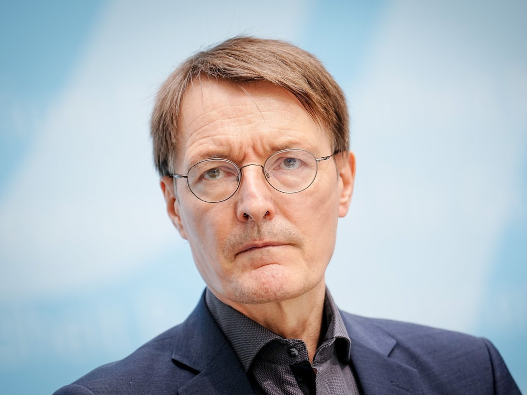 Karl Lauterbach (hier im September 2022) regt sich nach einem Einkauf in einem Supermarkt auf Twitter auf.