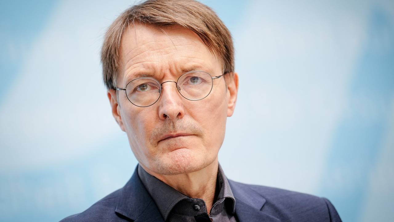Karl Lauterbach (hier im September 2022) regt sich nach einem Einkauf in einem Supermarkt auf Twitter auf.