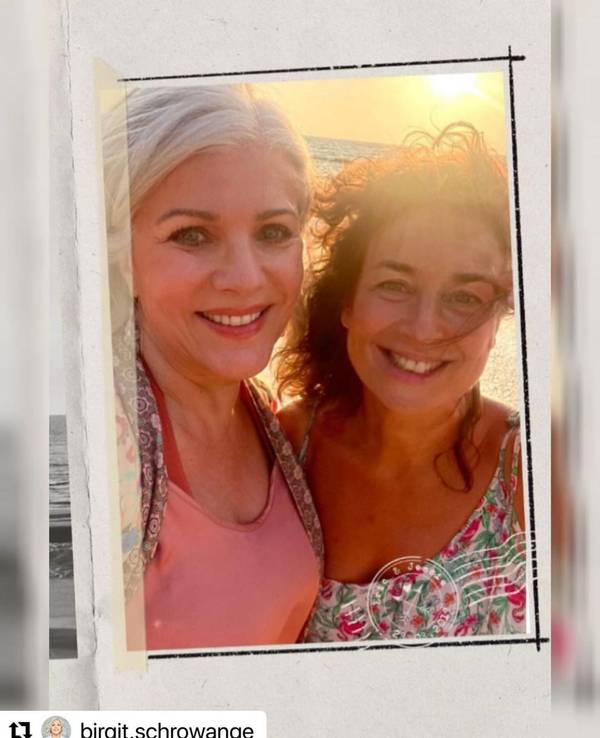 Die TV-Moderatorinnen Birgit Schrowange und Isabel Varell im Urlaub auf Sri Lanka.