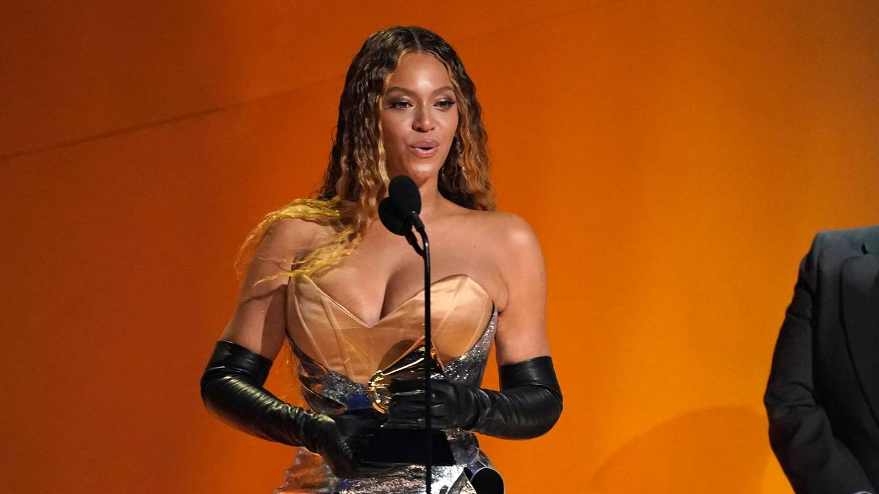 Beyonce nimmt den Preis für das beste Dance/Electronic Music Album für "Renaissance" bei der Verleihung der 65. Grammy Awards entgegen. Die begehrten Musikpreise werden in mehreren Kategorien von der Academy of Recording Arts and Sciences vergeben. +++ dpa-Bildfunk +++