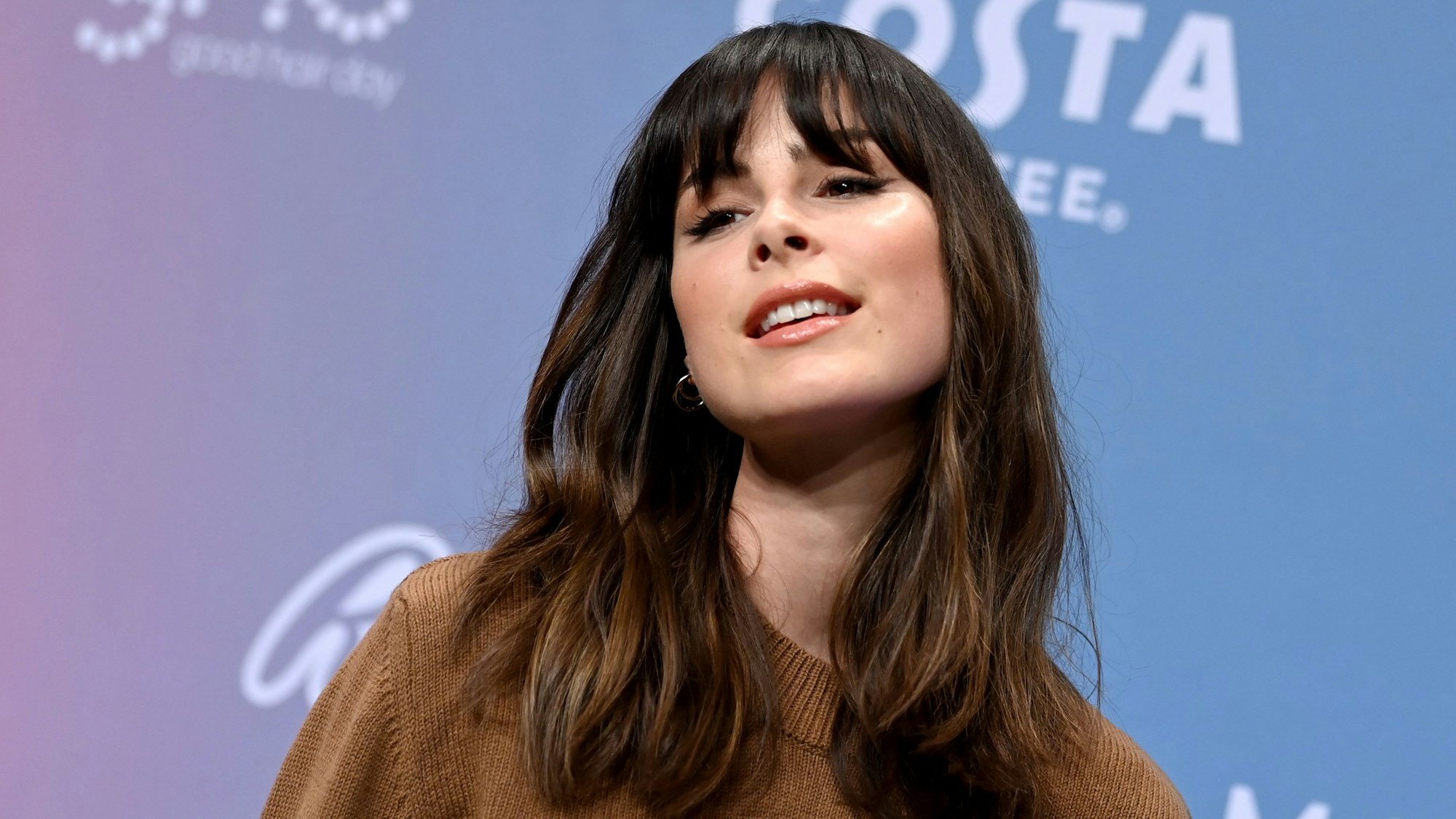 Lena Meyer-Landrut kommt zu ihrer Show „a lott less by Lena Meyer-Landrut“ bei der About You Fashion Week ins Kraftwerk in Berlin.