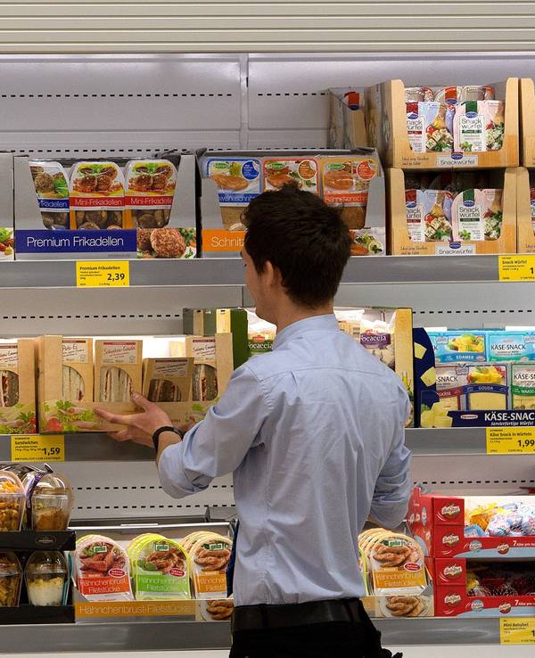 Nach einem Einkauf in einem Aldi-Markt (hier ein Foto aus Düsseldorf) beschwert sich ein Kunde bei dem Discounter.