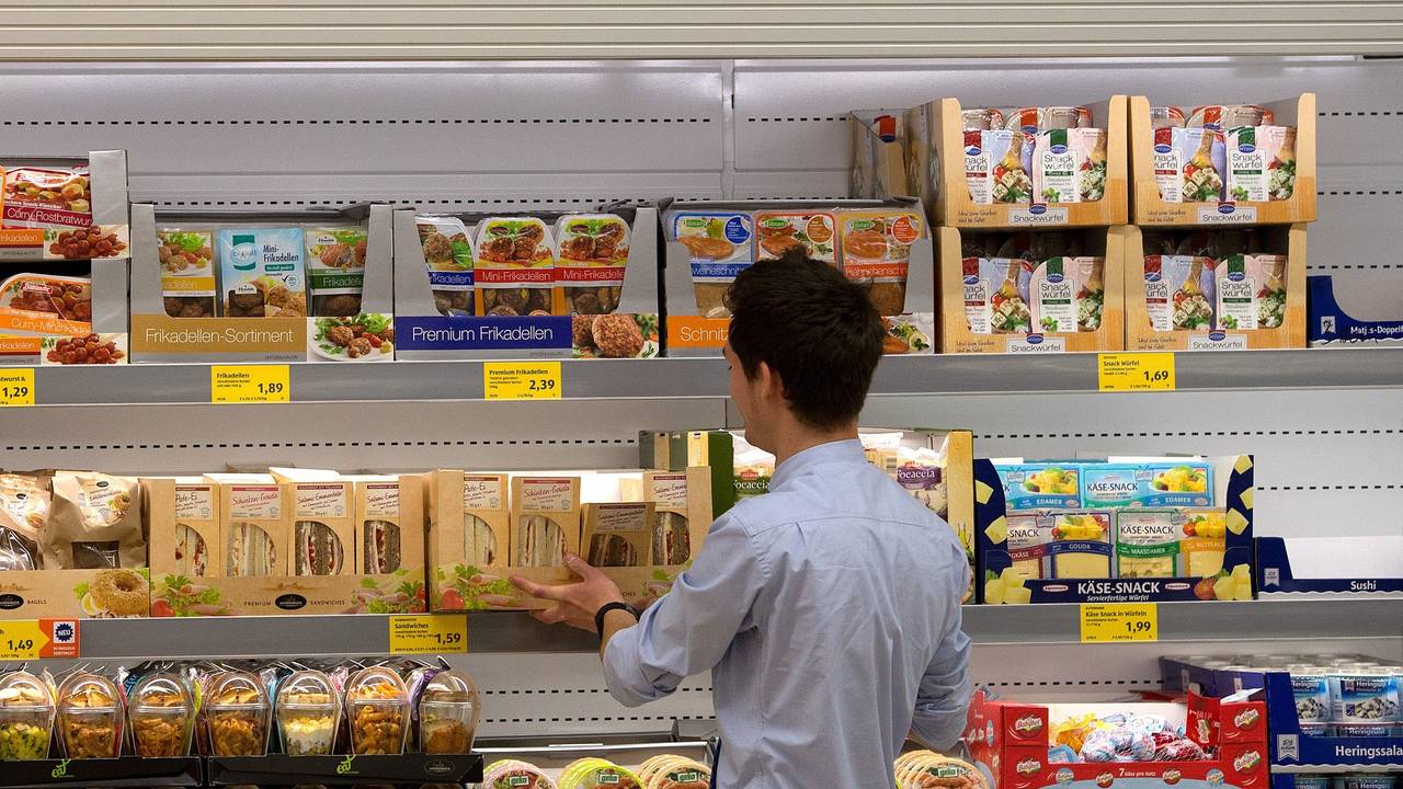 Nach einem Einkauf in einem Aldi-Markt (hier ein Foto aus Düsseldorf) beschwert sich ein Kunde bei dem Discounter.