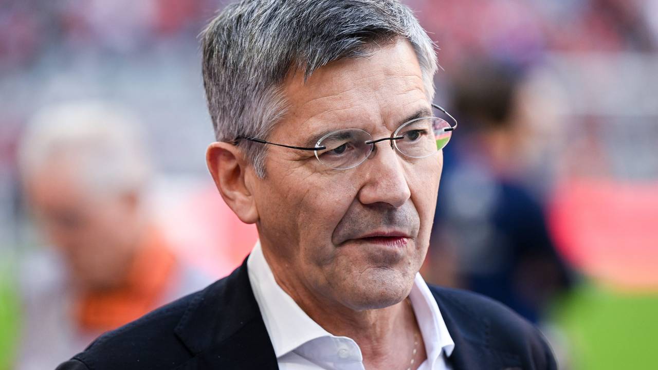 Herbert Hainer, Präsident von Bayern München, kommt vor dem Spiel in die Allianz-Arena.