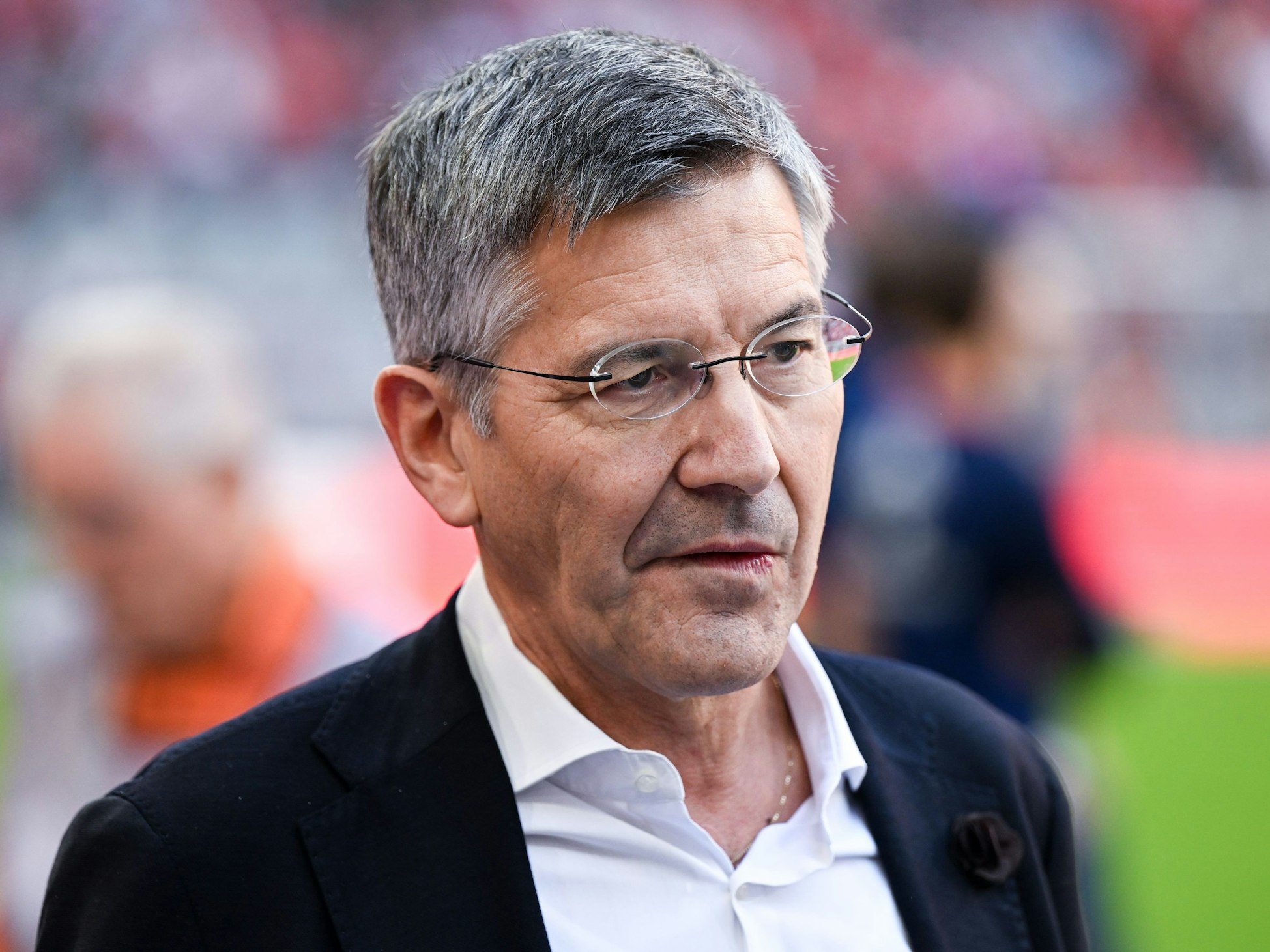 Herbert Hainer, Präsident von Bayern München, kommt vor dem Spiel in die Allianz-Arena.