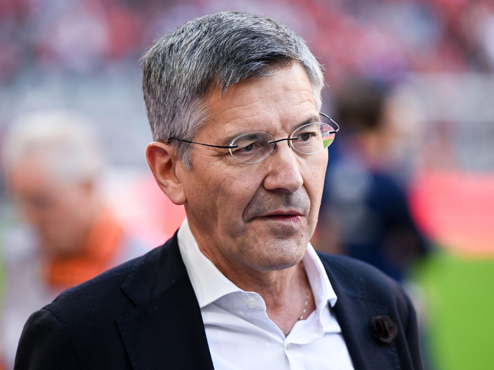Herbert Hainer, Präsident von Bayern München, kommt vor dem Spiel in die Allianz-Arena.