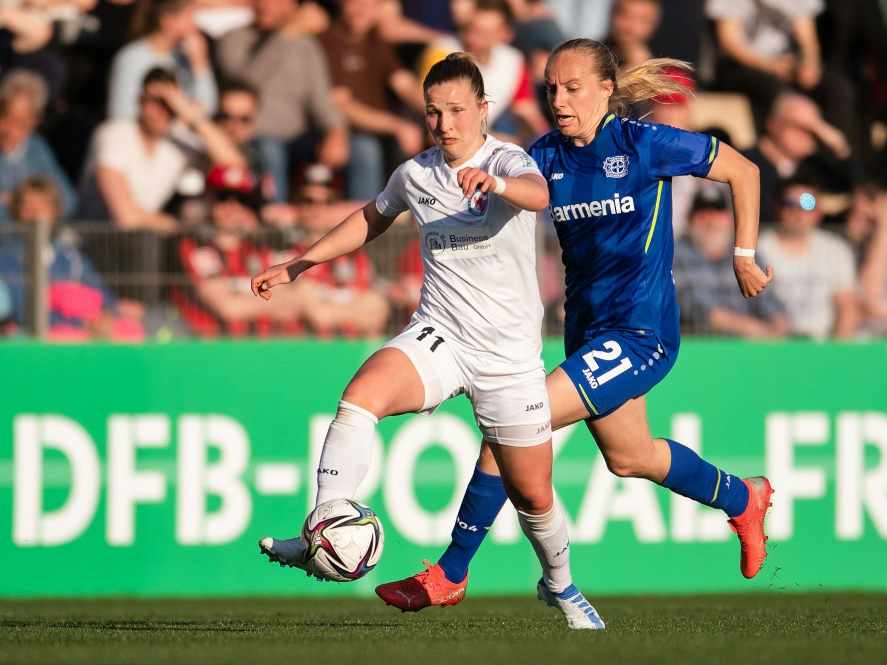 Dina Orschmann im Trikot von Turbine Potsdam. Die 25-Jährige kehrt mit ihrer Zwillingsschwester Katja zu Union Berlin zurück.