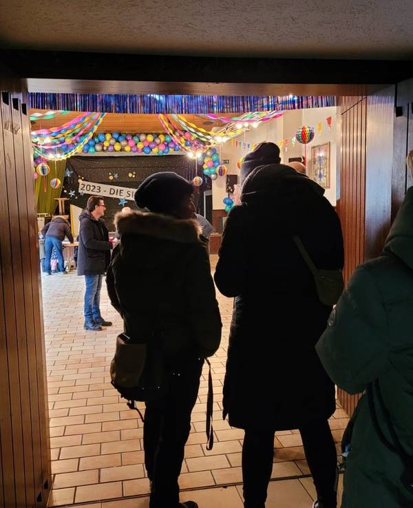 Lange Schlangen bildeten sich am Montag (6. Februar) vor dem Bürgerbüro Severinstraße.