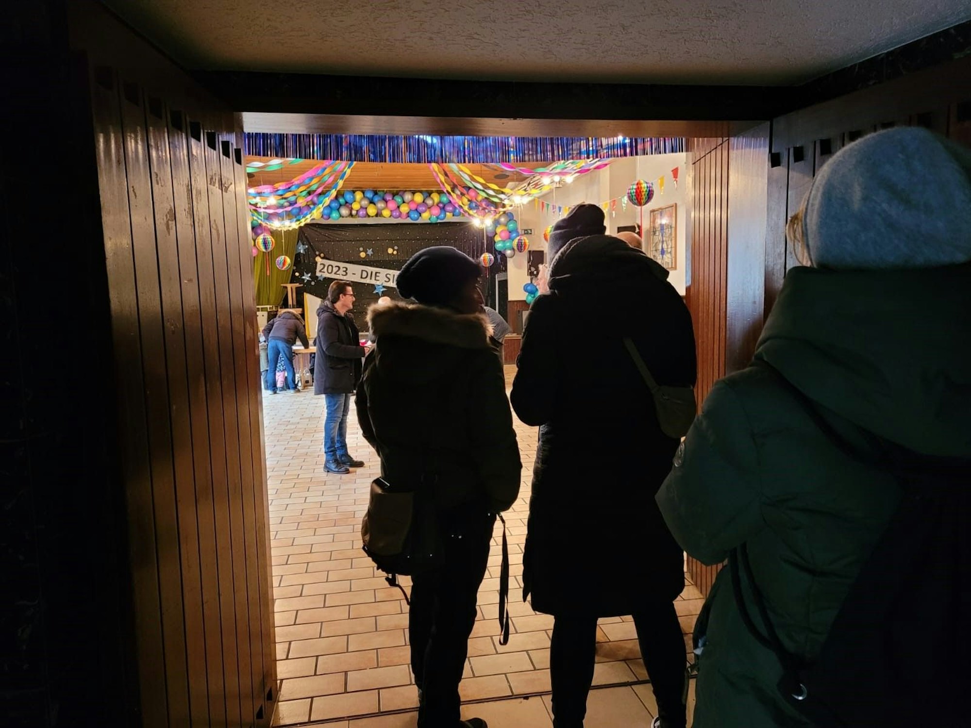 Lange Schlangen bildeten sich am Montag (6. Februar) vor dem Bürgerbüro Severinstraße.