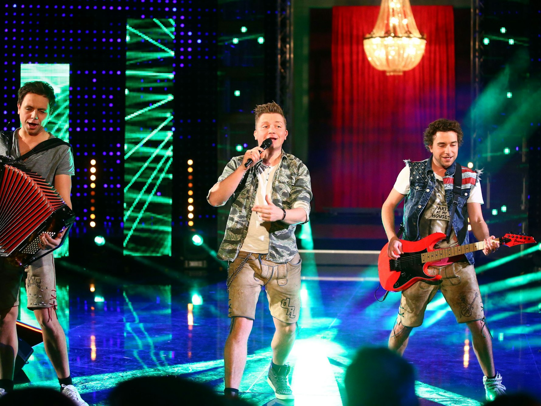 Die Mitglieder der Band „Dorfrocker“ bei der Aufzeichnung einer MDR-Sendung im Eventpalast.