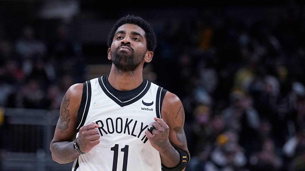 Kyrie Irving mit selbstbewusster Pose.