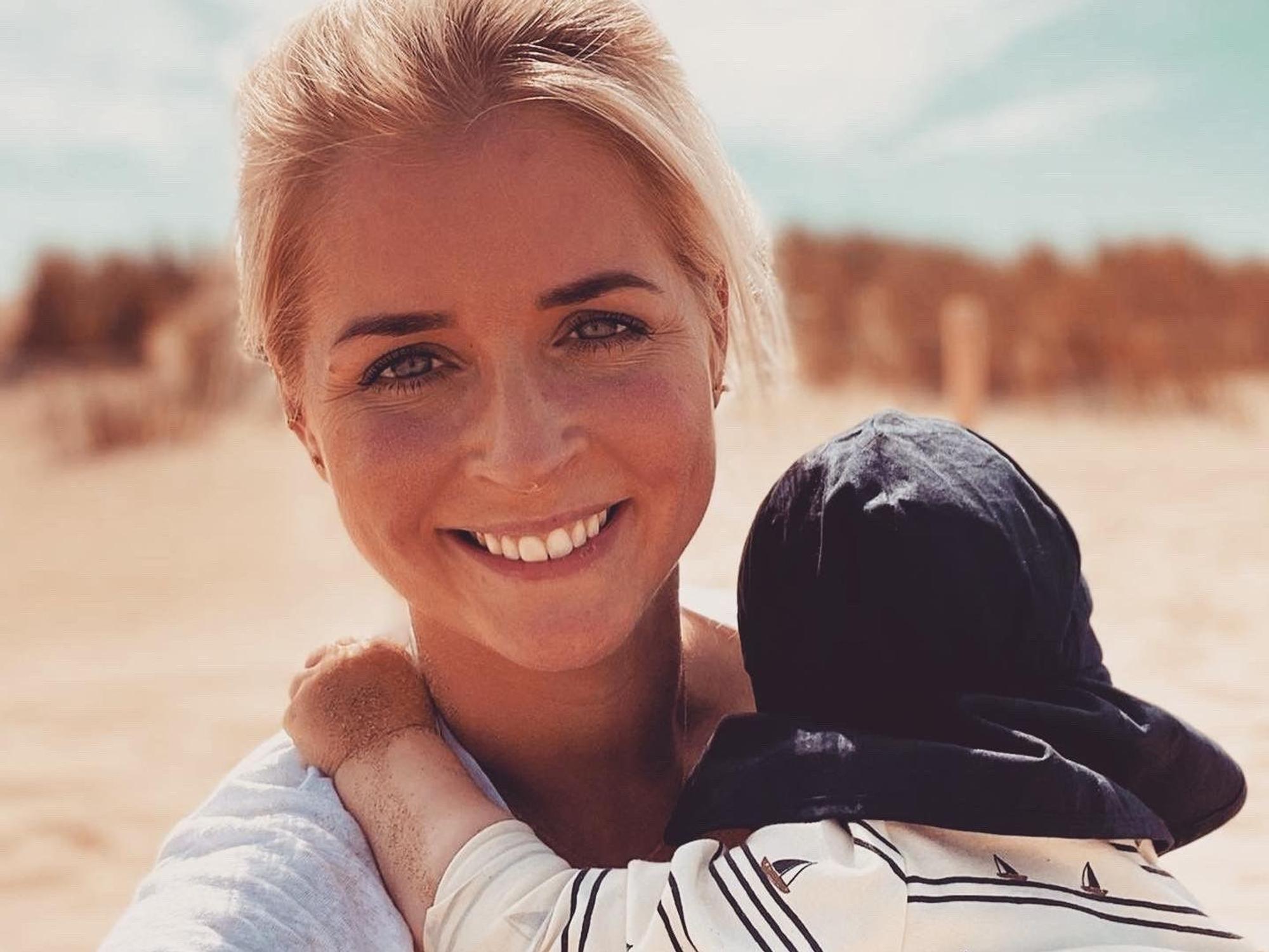Julia Schmitz aus Bornheim mit ihrem kleinen Sohn.