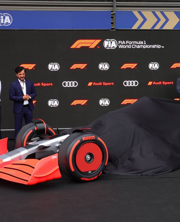 Das Formel 1 Auto von Audi wird langsam enthüllt.