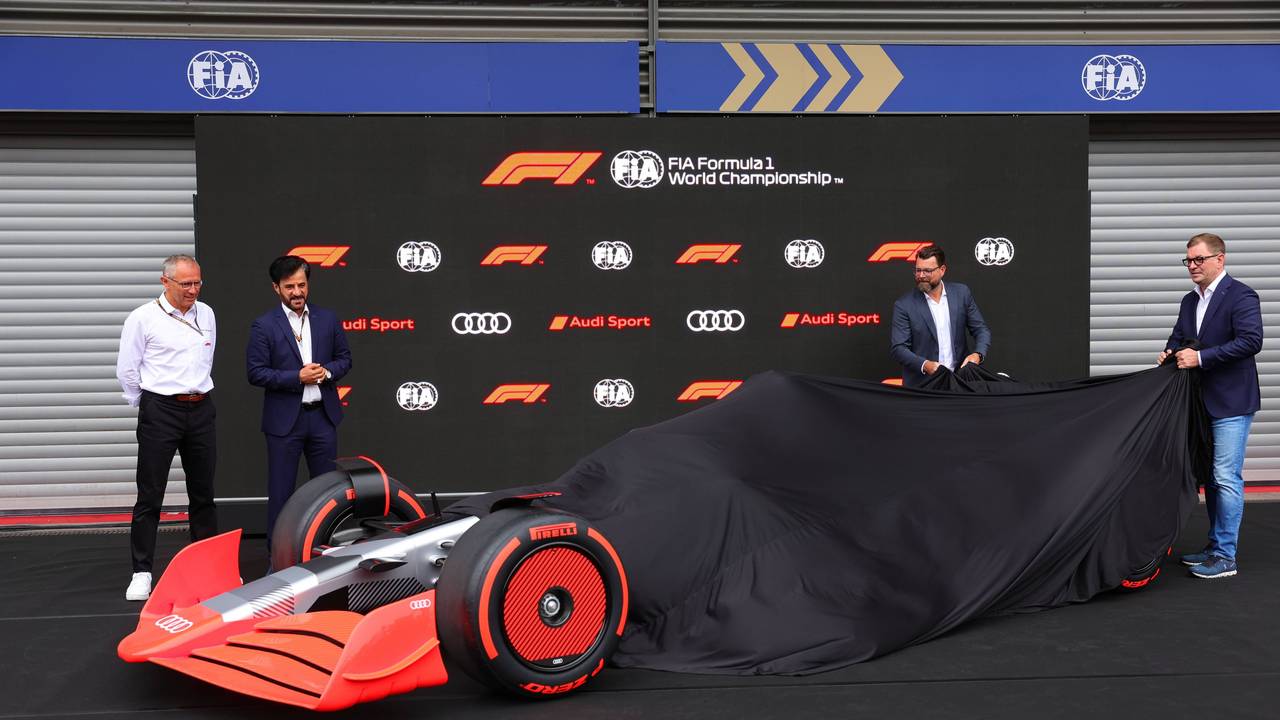 Das Formel 1 Auto von Audi wird langsam enthüllt.