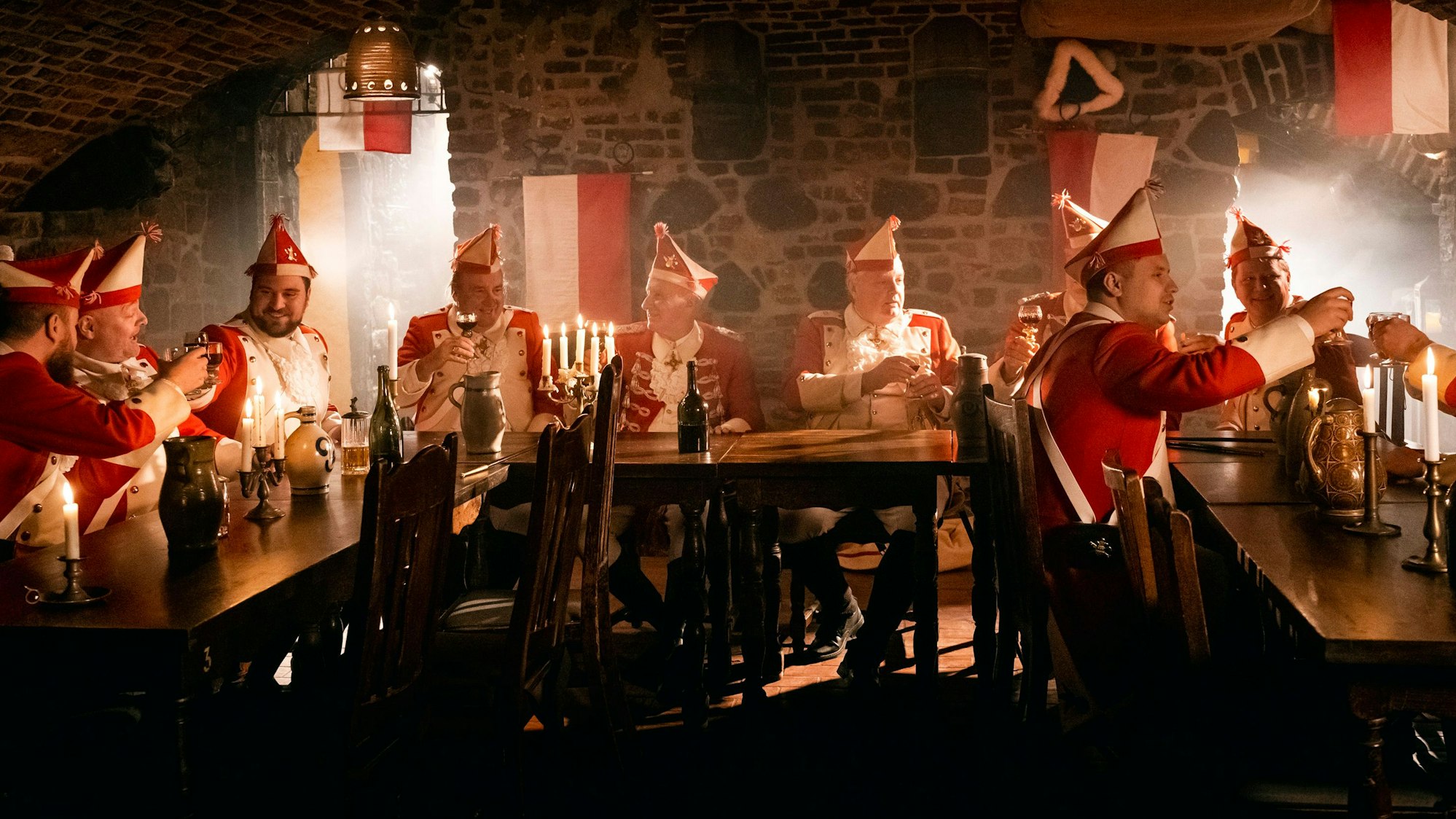 Rote Funken stoßen bei einer Besprechung an