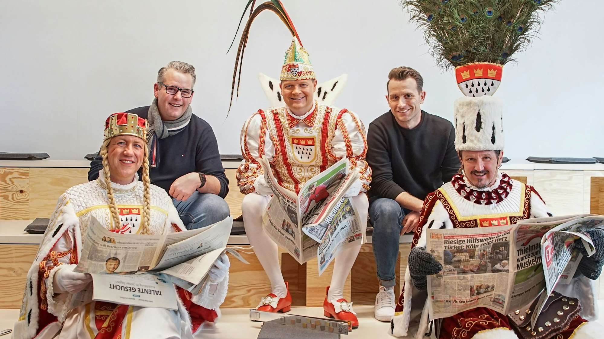 Das Kölner Dreigestirn mit Thomas Werner und Bastian Ebel (EXPRESS.de) am Donnerstag (9. Februar) im Neven DuMont Haus in Köln.