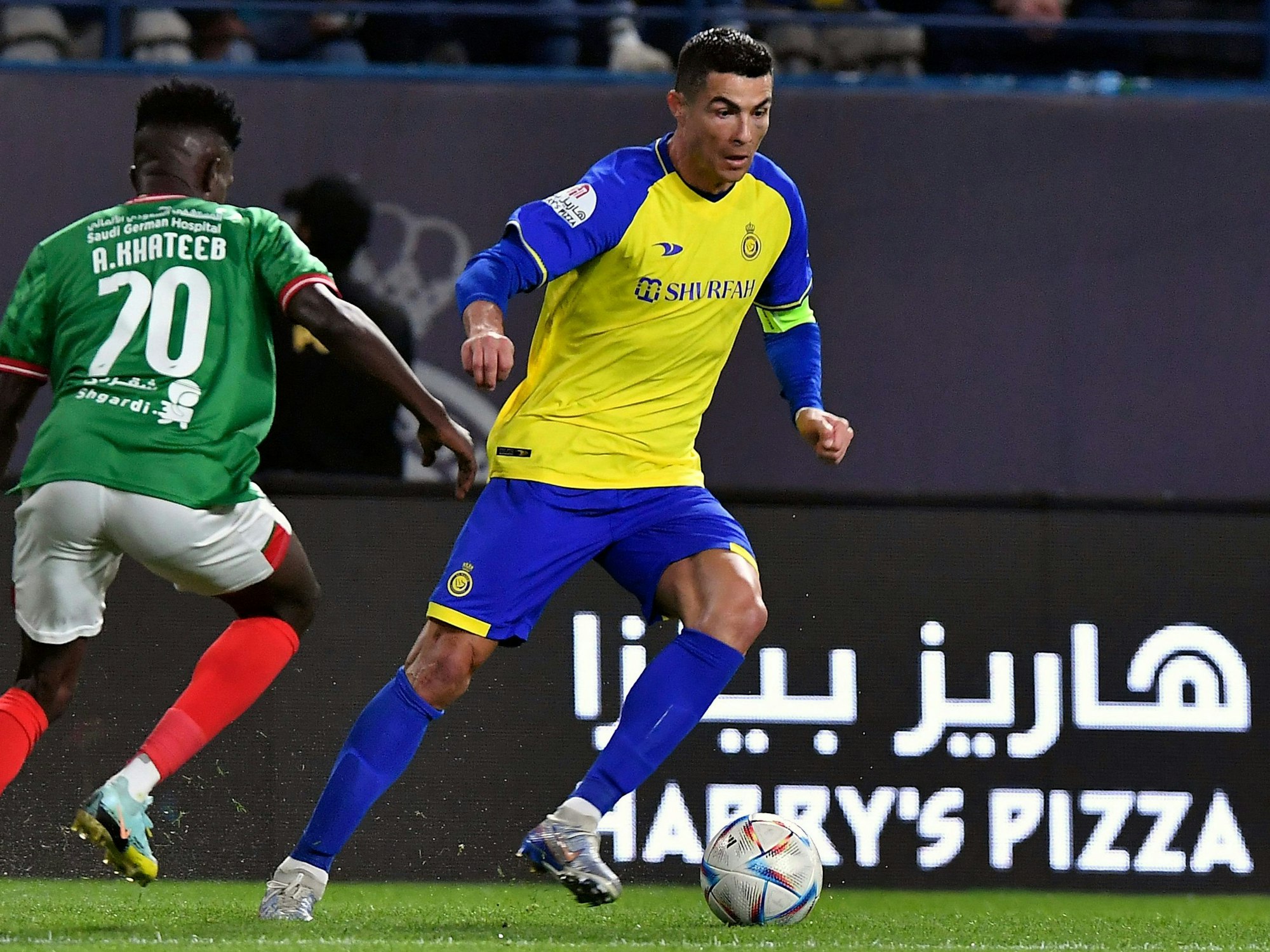 Cristiano Ronaldo (r) von Al Nassr in Aktion.