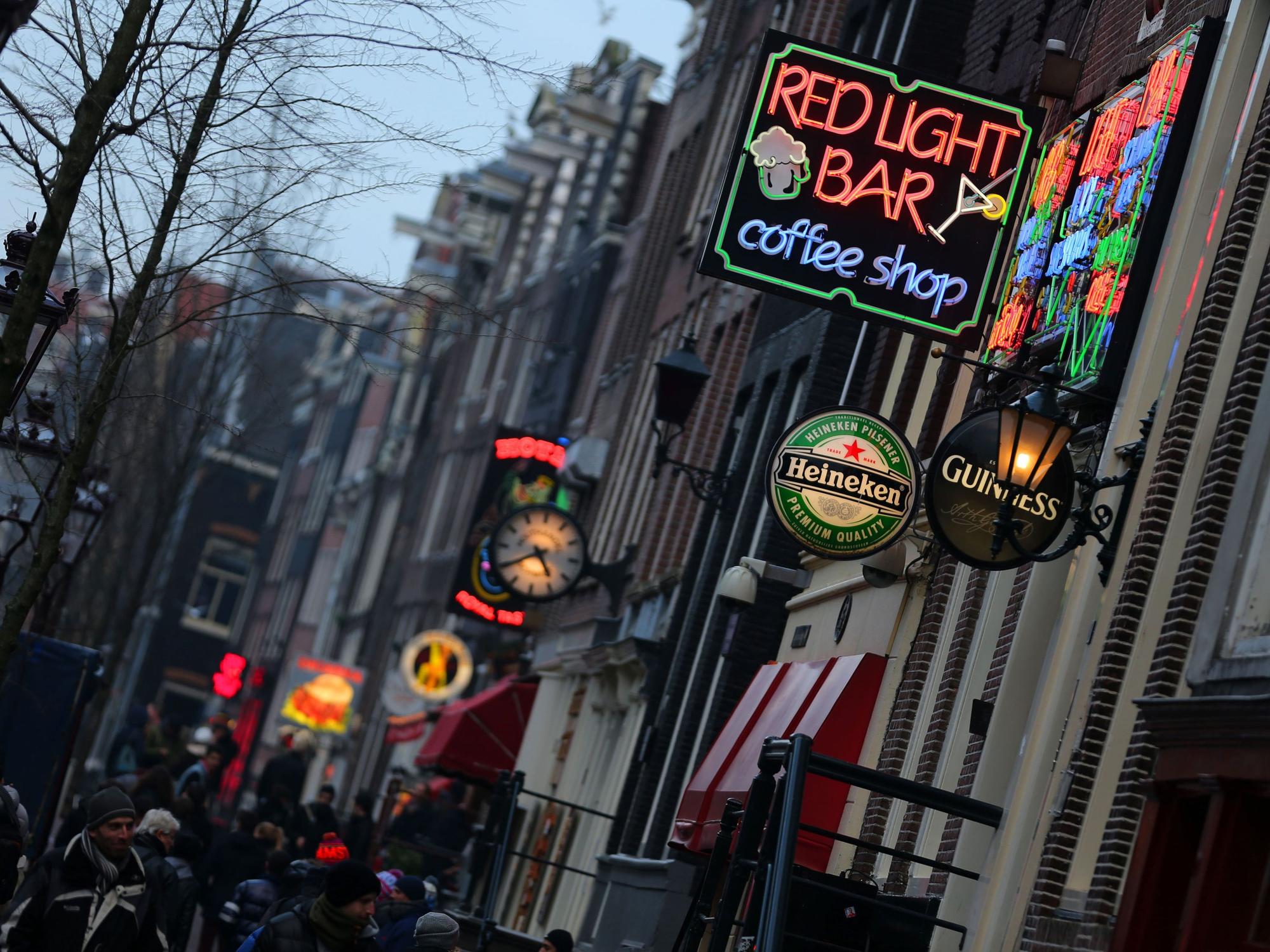 Amsterdam ist auch an den Pfingsttagen bei Touristen und Touristinnen beliebt.