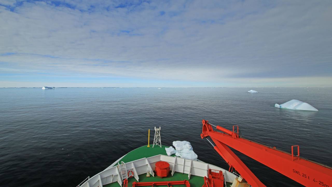 Polarstern im Januar 2023 im eisfreien Bellingshausenmeer, Westantarktis.
Polarstern in ice free Bellingshausen Sea, West Antarctica, in January 2023.