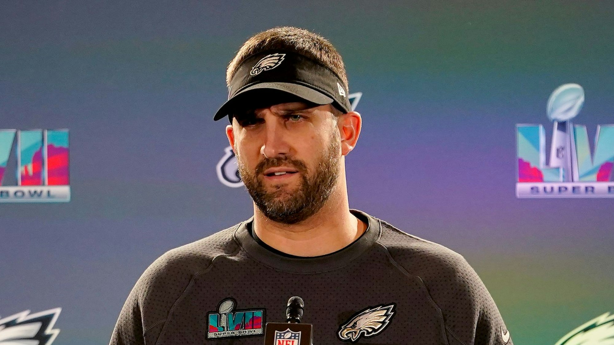 Der Cheftrainer der Philadelphia Eagles, Nick Sirianni, spricht während einer NFL-Football-Super-Bowl-Teamvorstellung im Februar 2023.
