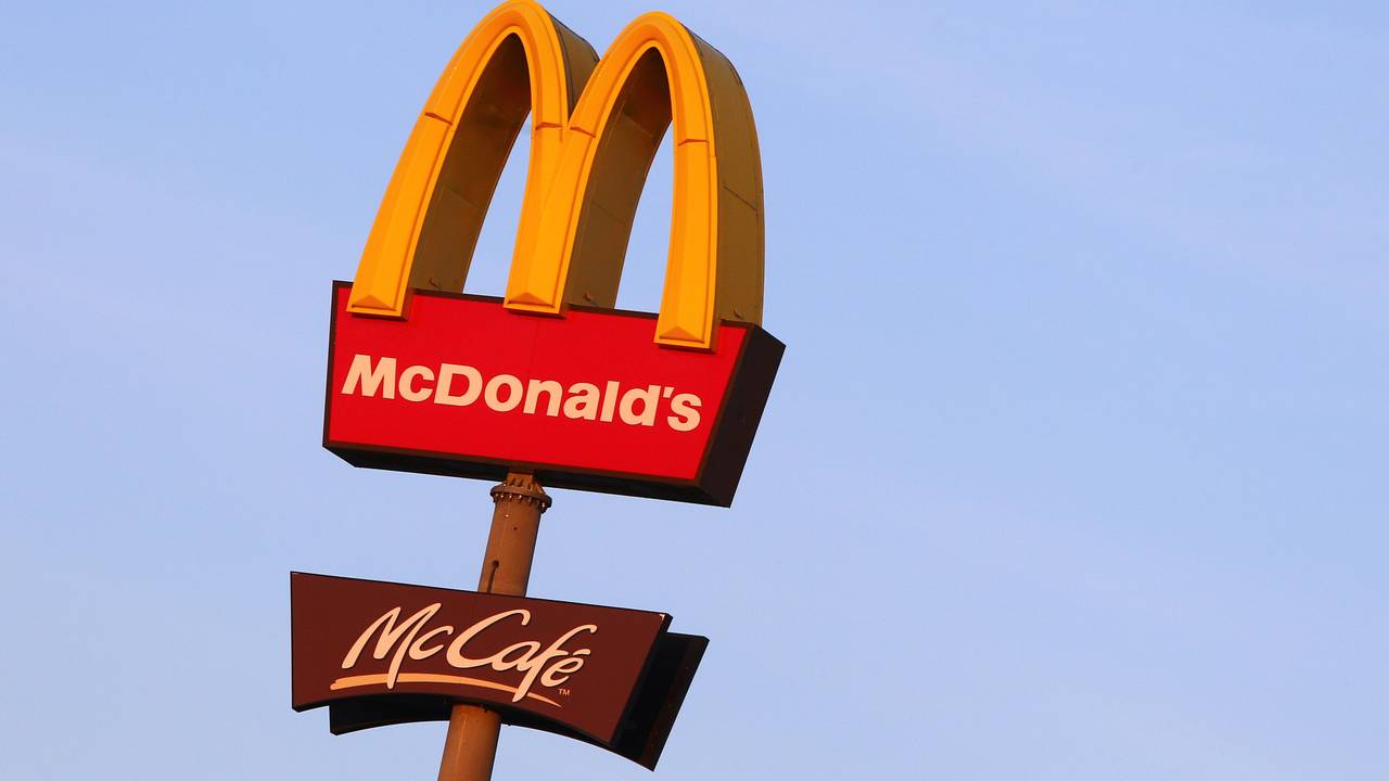 Ein McDonald's Logo, aufgenommen vor einer Filiale bei Feuchtwangen.