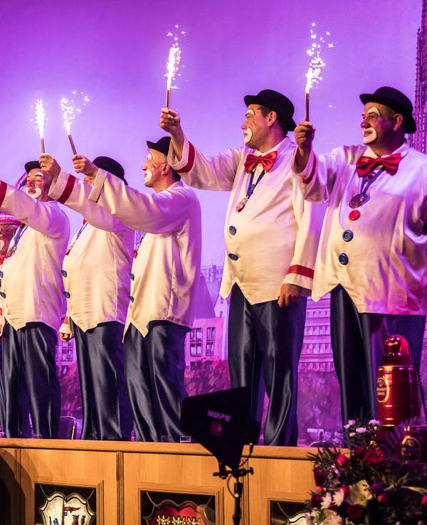 Elferrat schunkelt im Theater am Tanzbrunnen