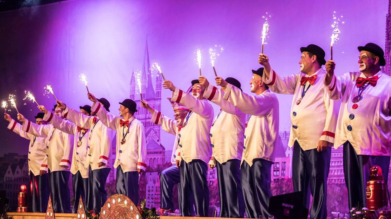Elferrat schunkelt im Theater am Tanzbrunnen