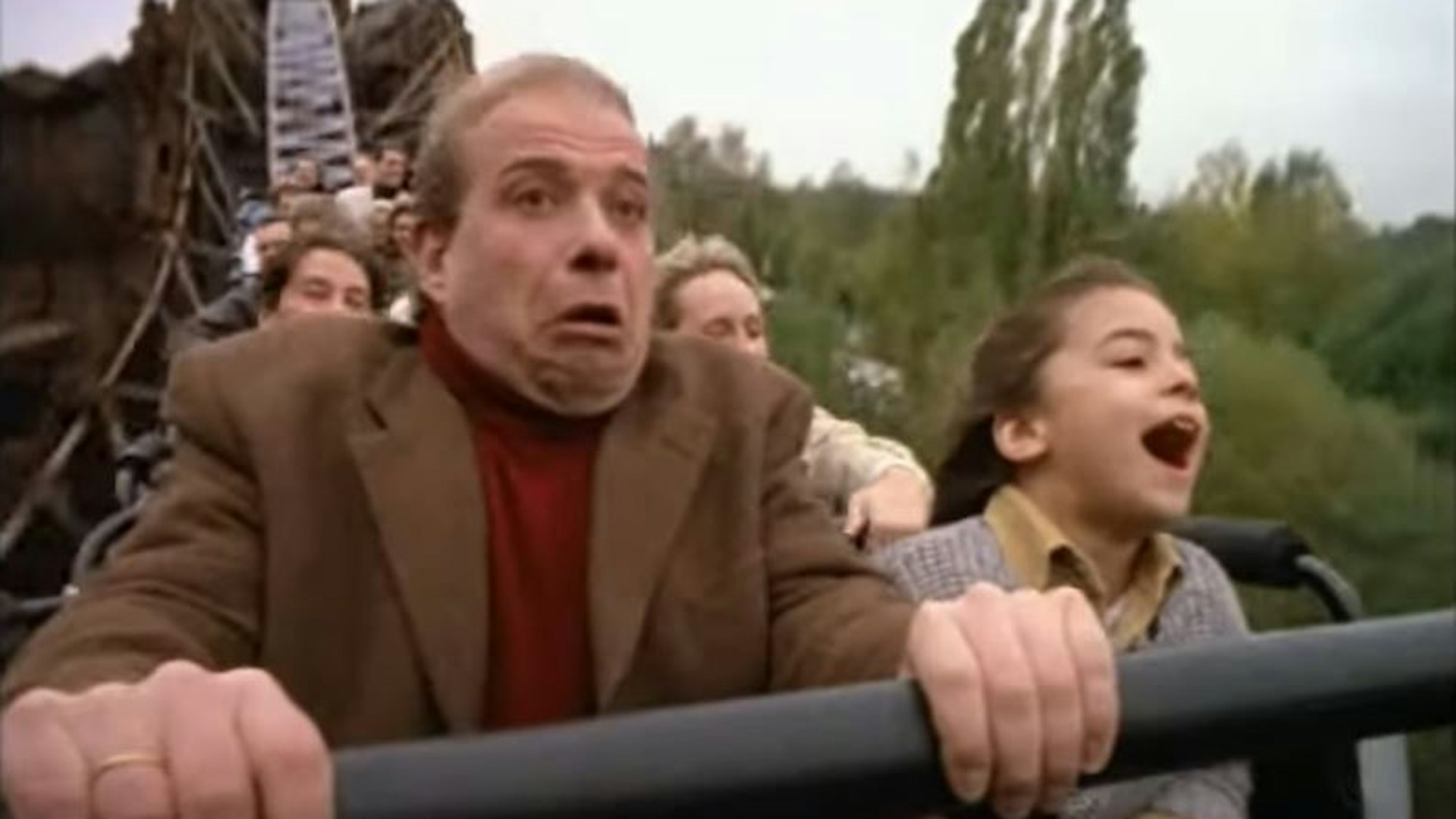 Screenshot aus dem RTL-Film Adrenalin (mit Til Schweiger), der zu großen Teilen im Phantasialand spielt.