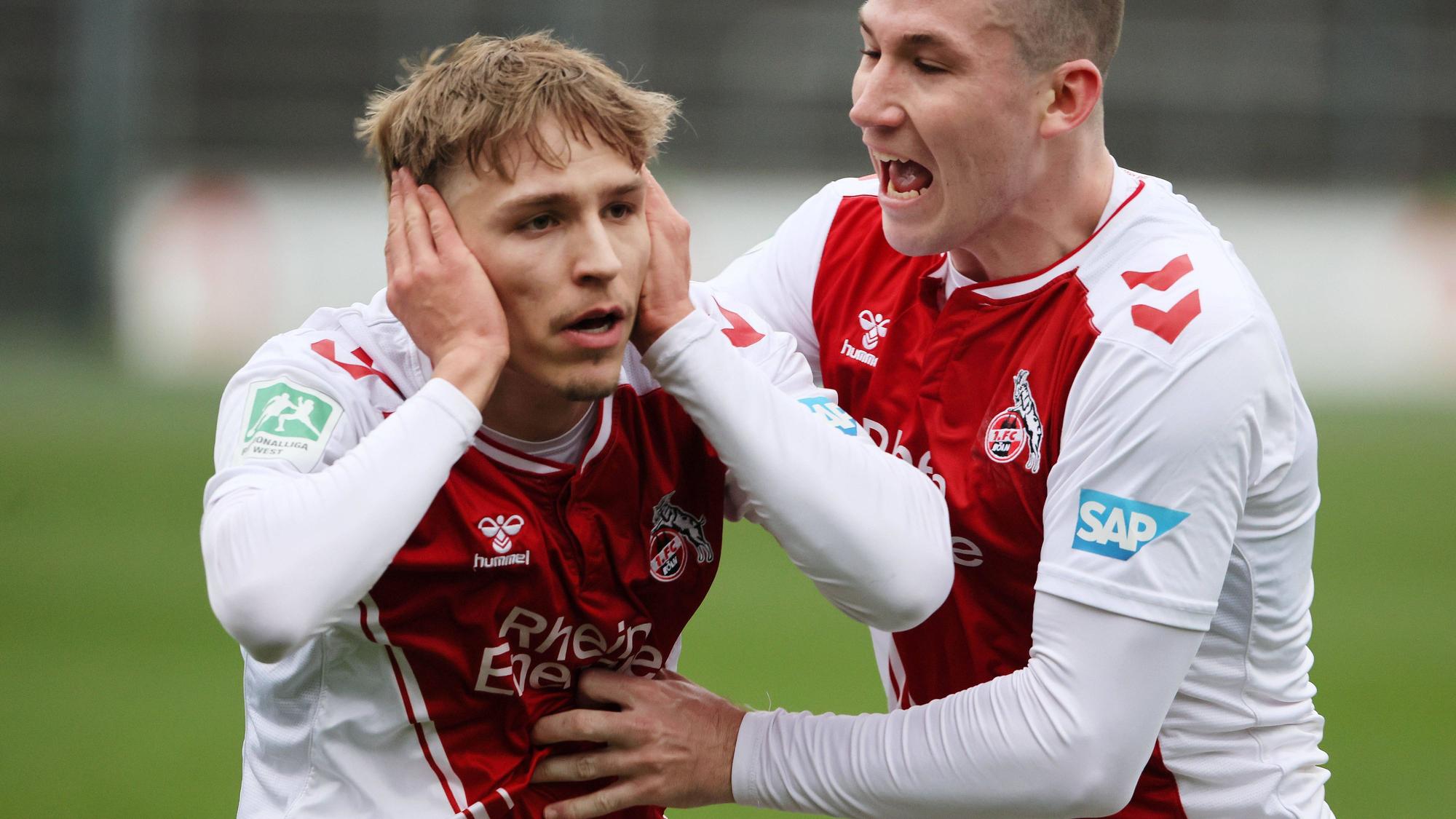 Maximilian Schmid jubelt für die U21 des 1. FC Köln gegen Düren.