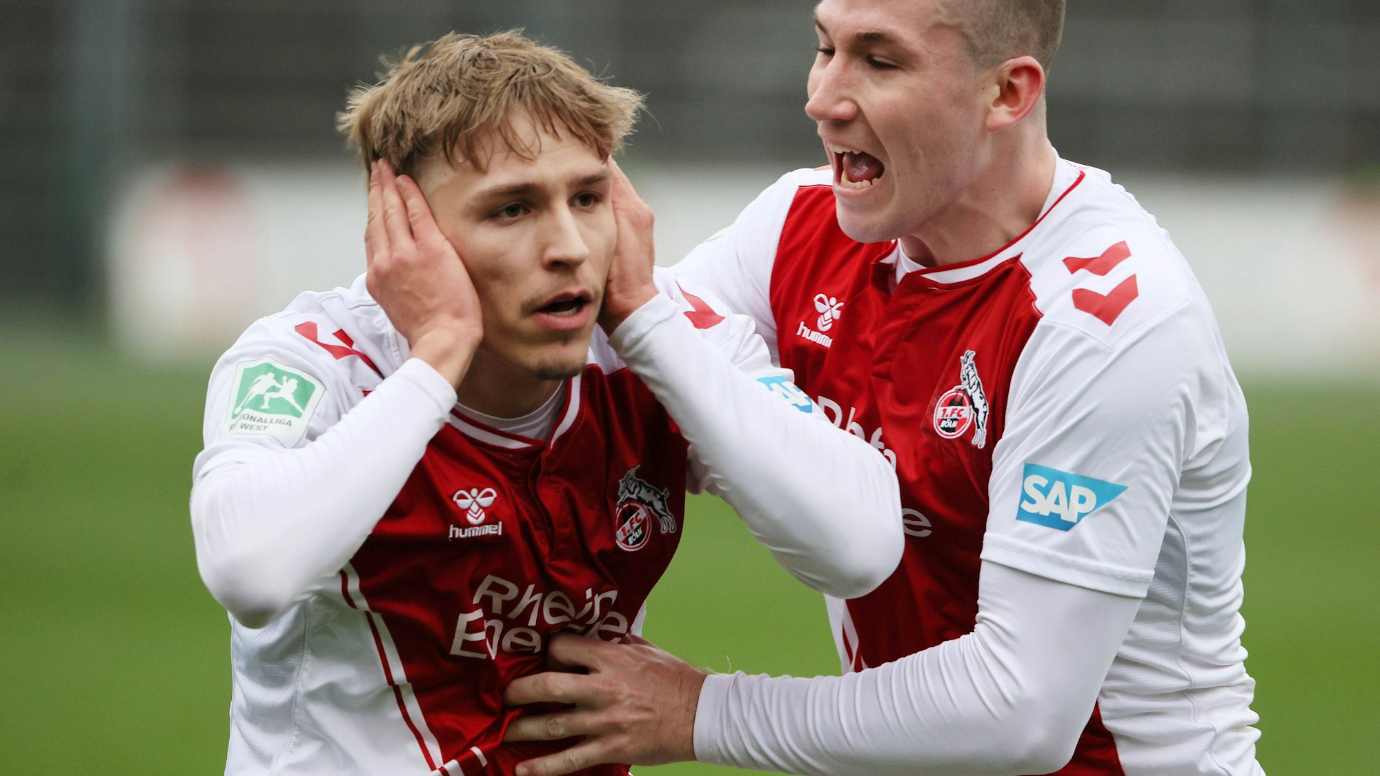 Maximilian Schmid jubelt für die U21 des 1. FC Köln gegen Düren.