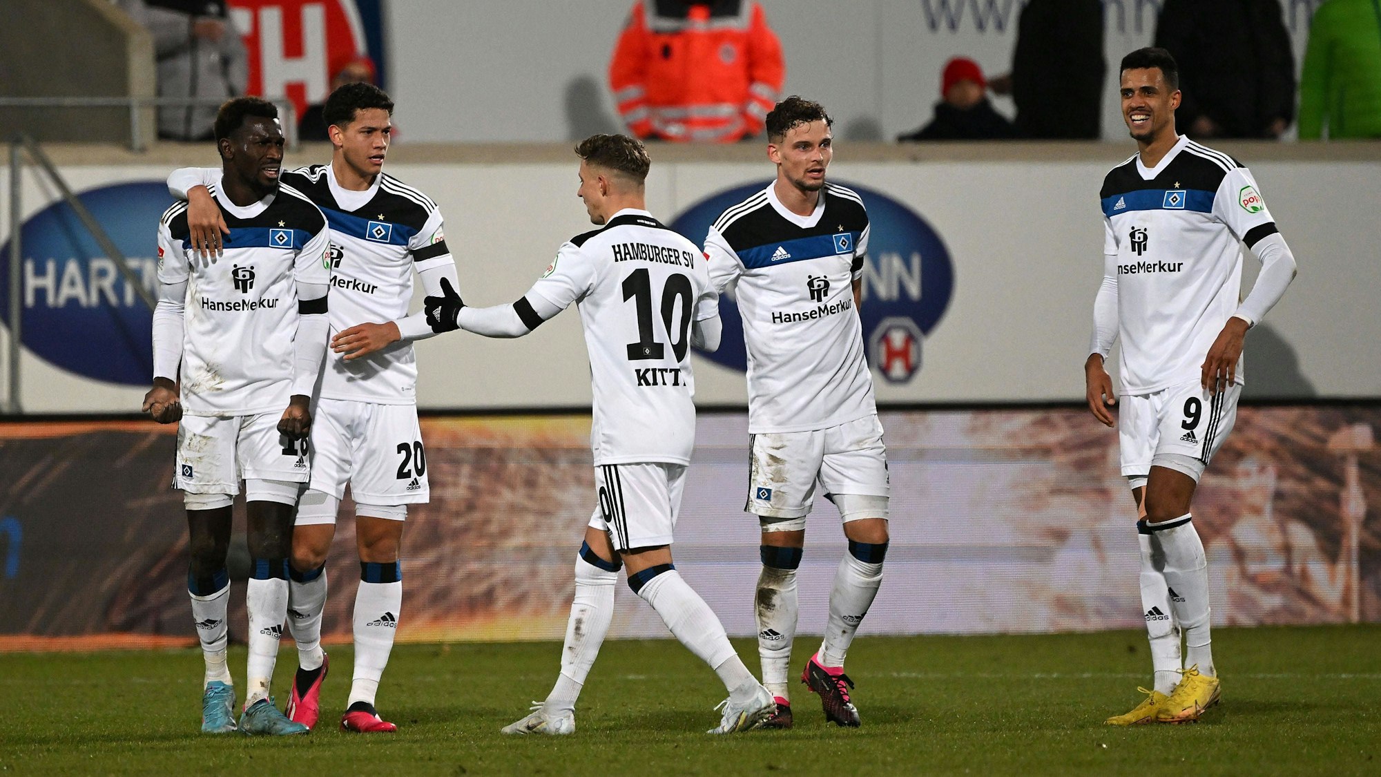 Torjubel beim HSV nach dem Tor zum 3:3 durch Bakery Jatta.