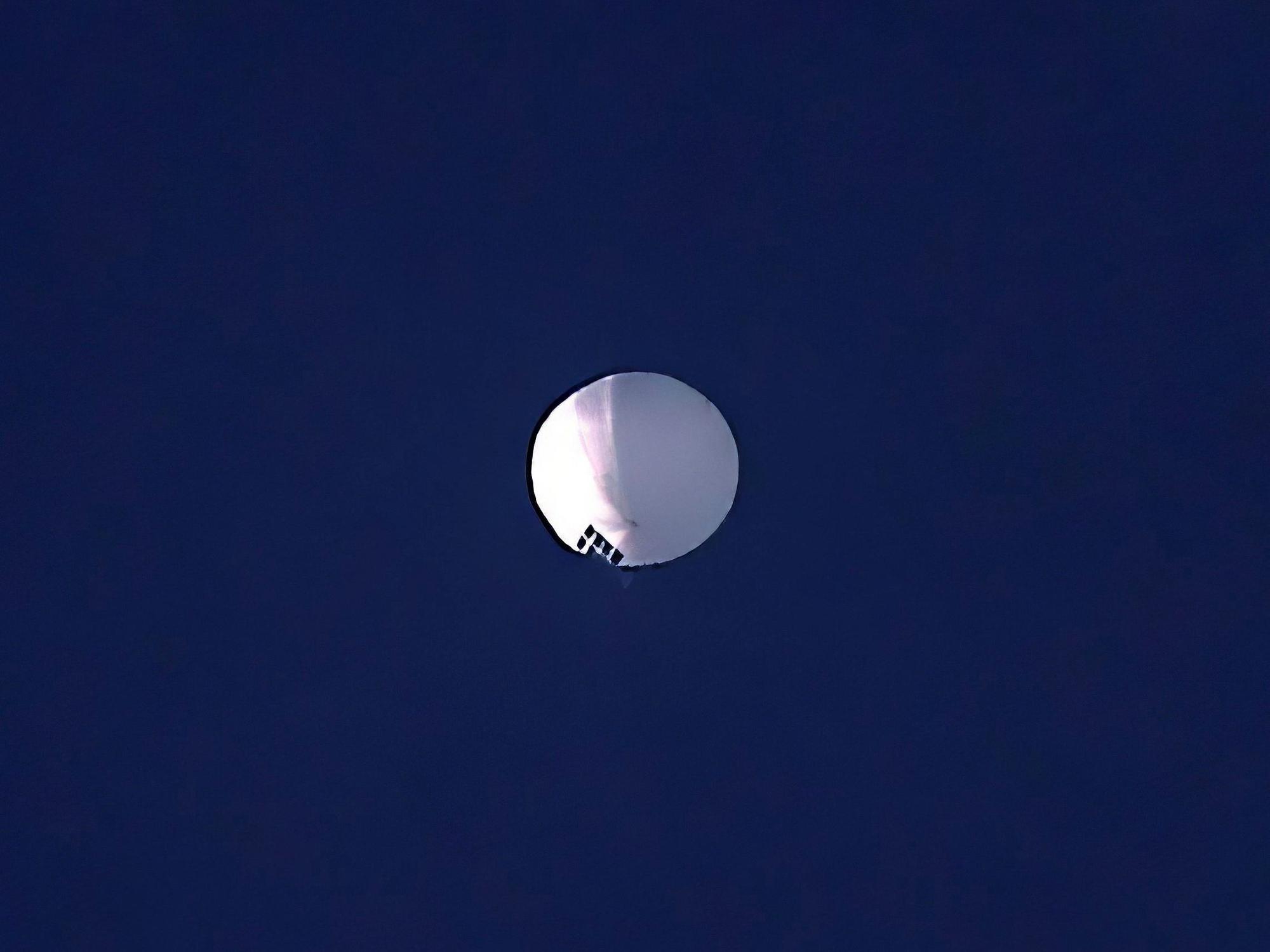 Ein Höhenballon schwebt am 1. Februar über Billings im US-Bundesstaat Montana. Der Verfassungsschutz warnt vor chinesischen Spionageaktionen auch für Deutschland.
