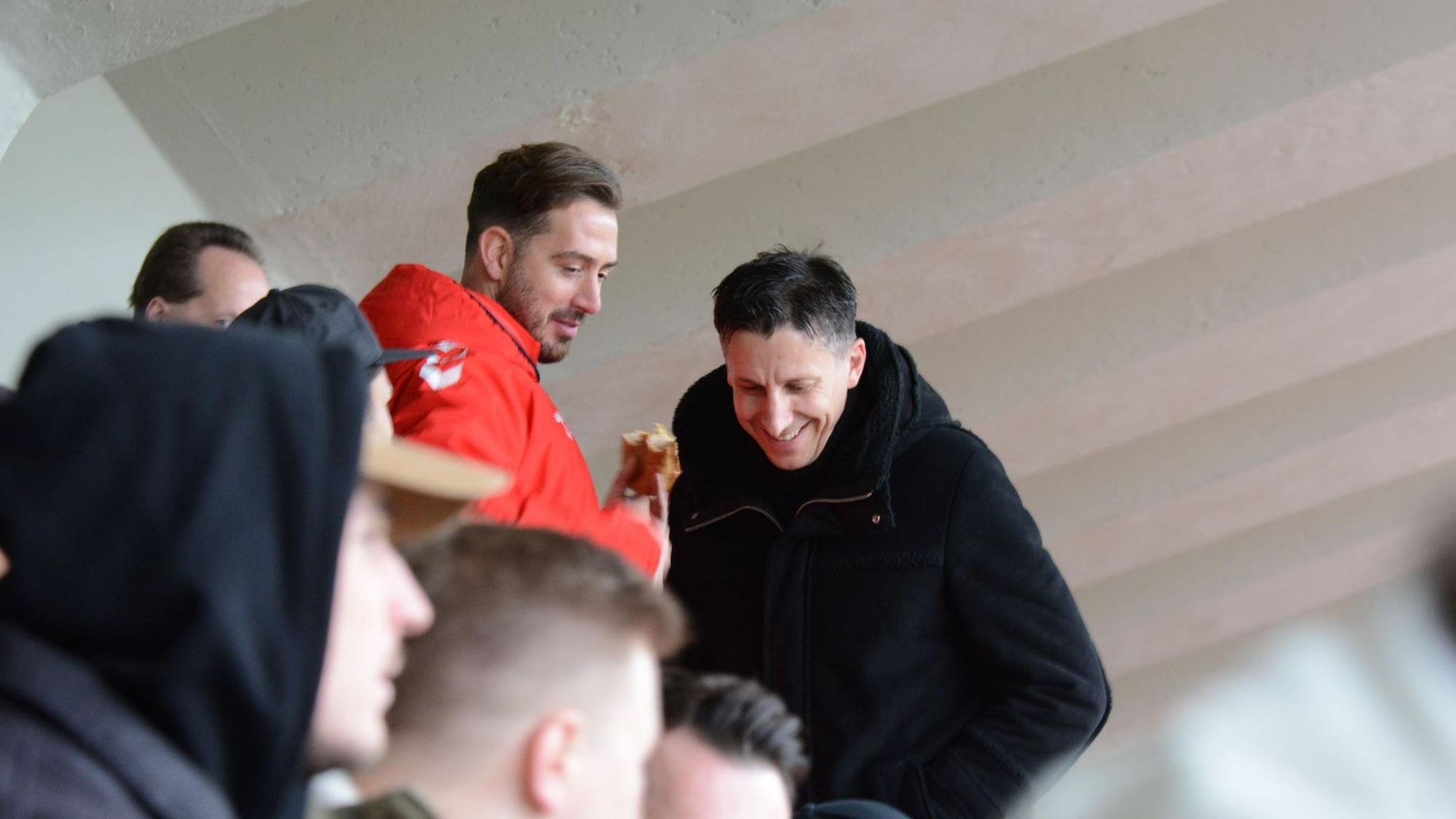 FC-Sportboss Christian Keller (r.) beim U21-Spiel gegen Düren